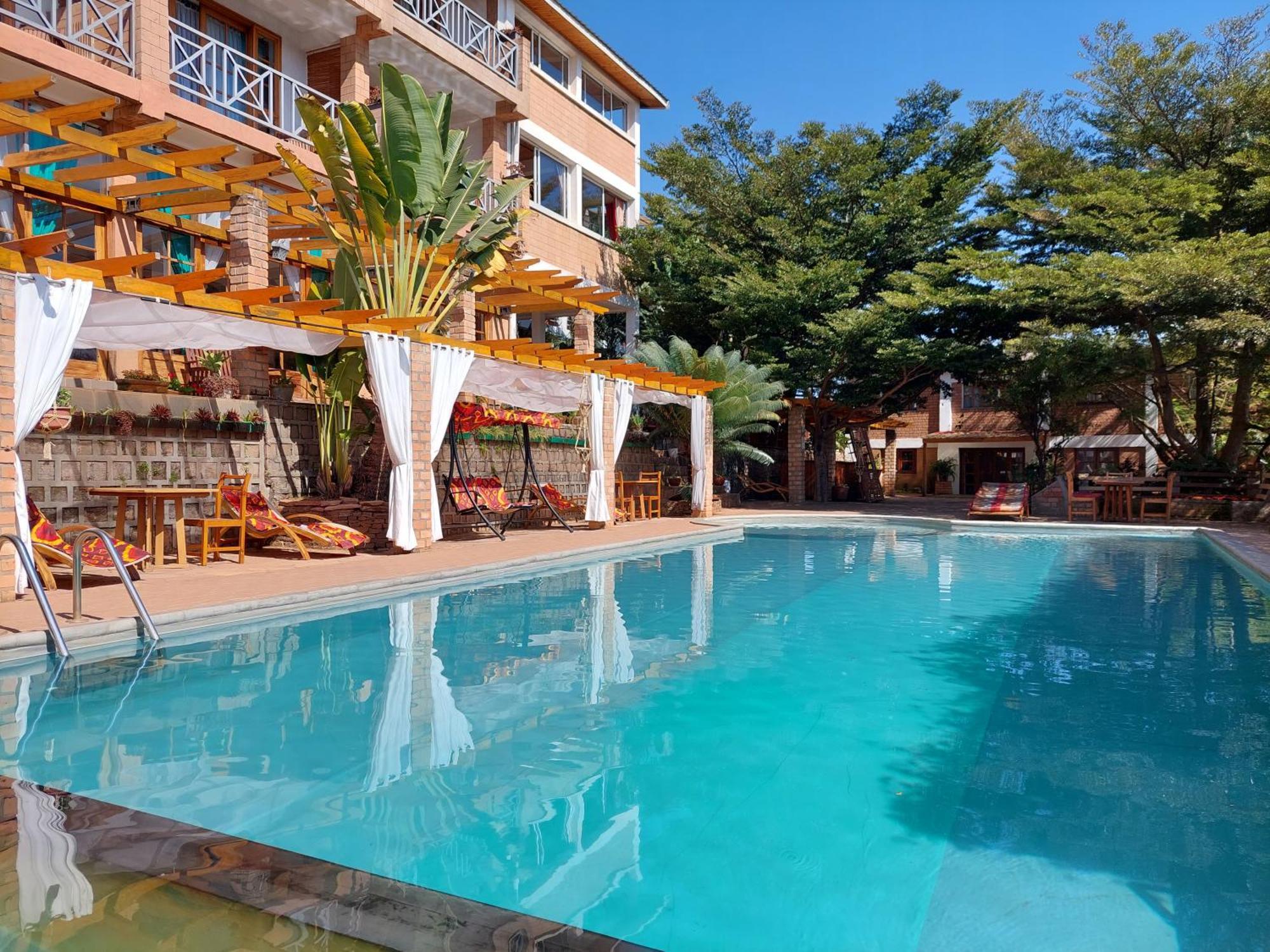 Island Continent Hotel Ivato  Exterior photo