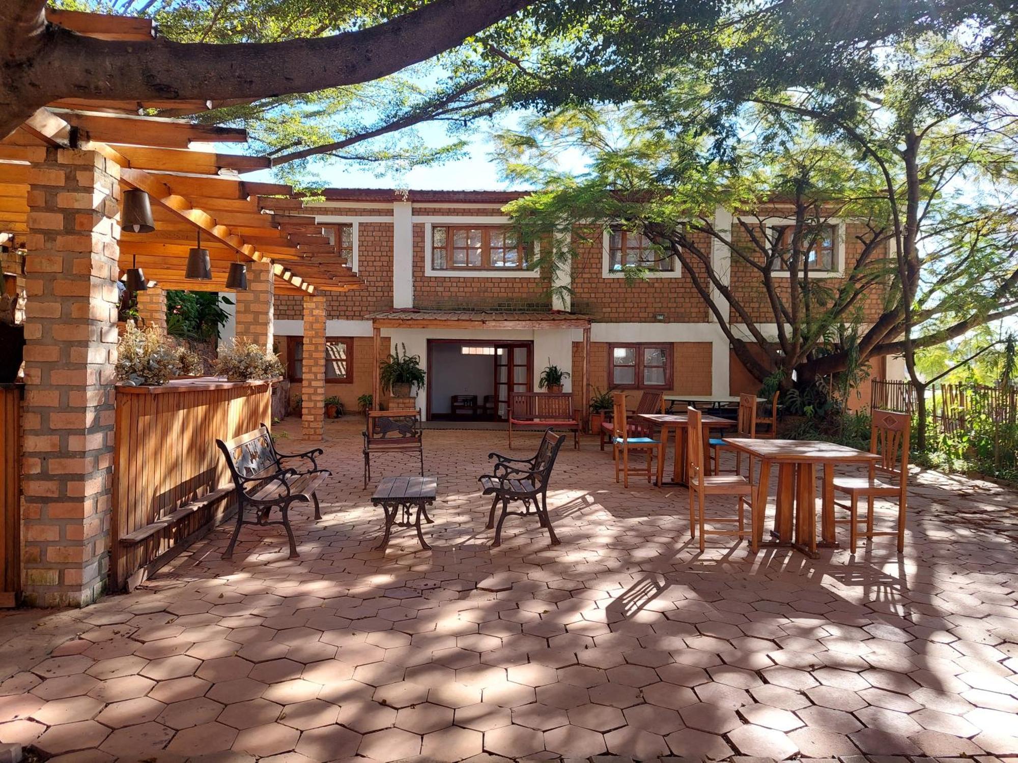 Island Continent Hotel Ivato  Exterior photo