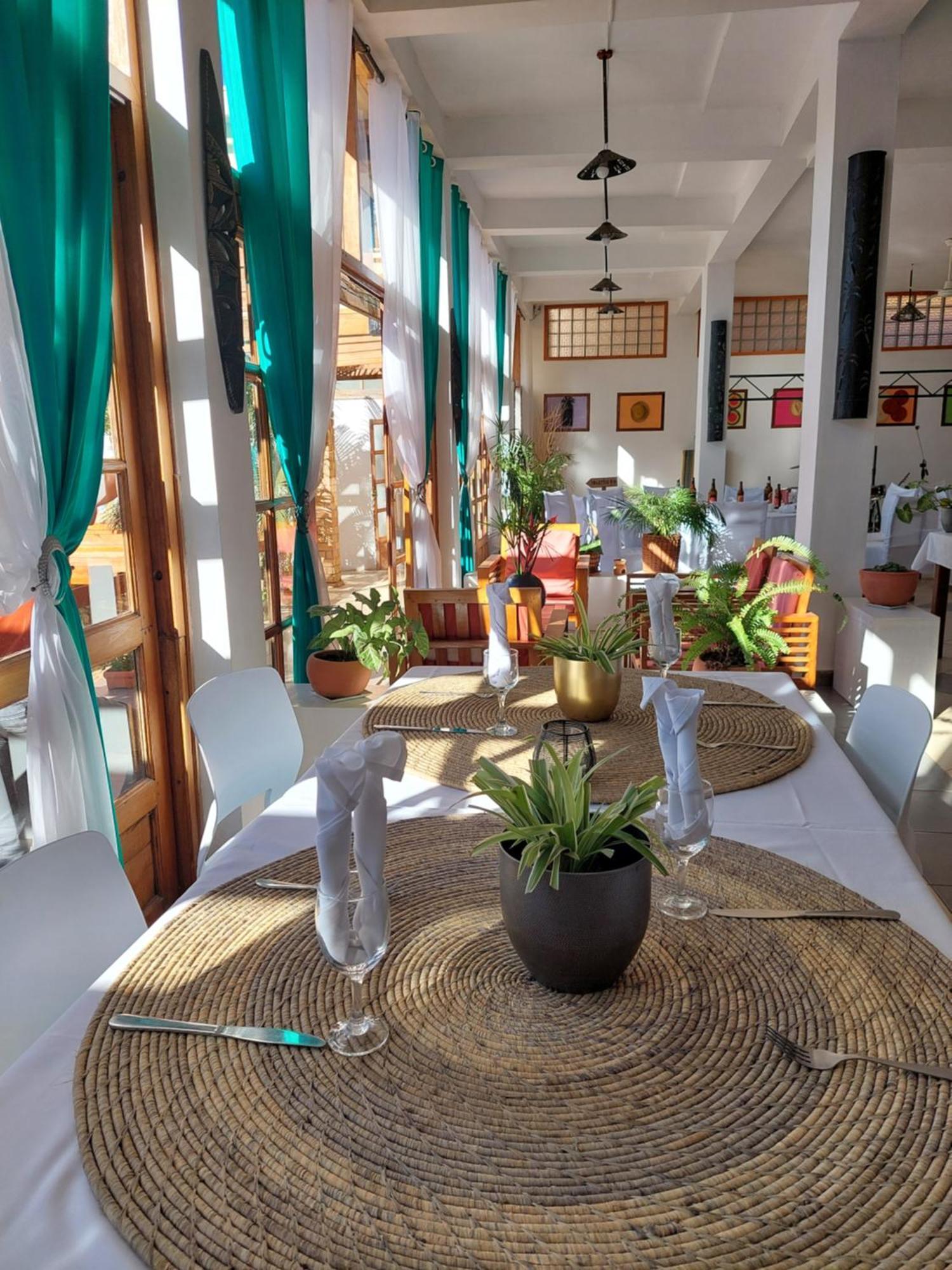Island Continent Hotel Ivato  Exterior photo